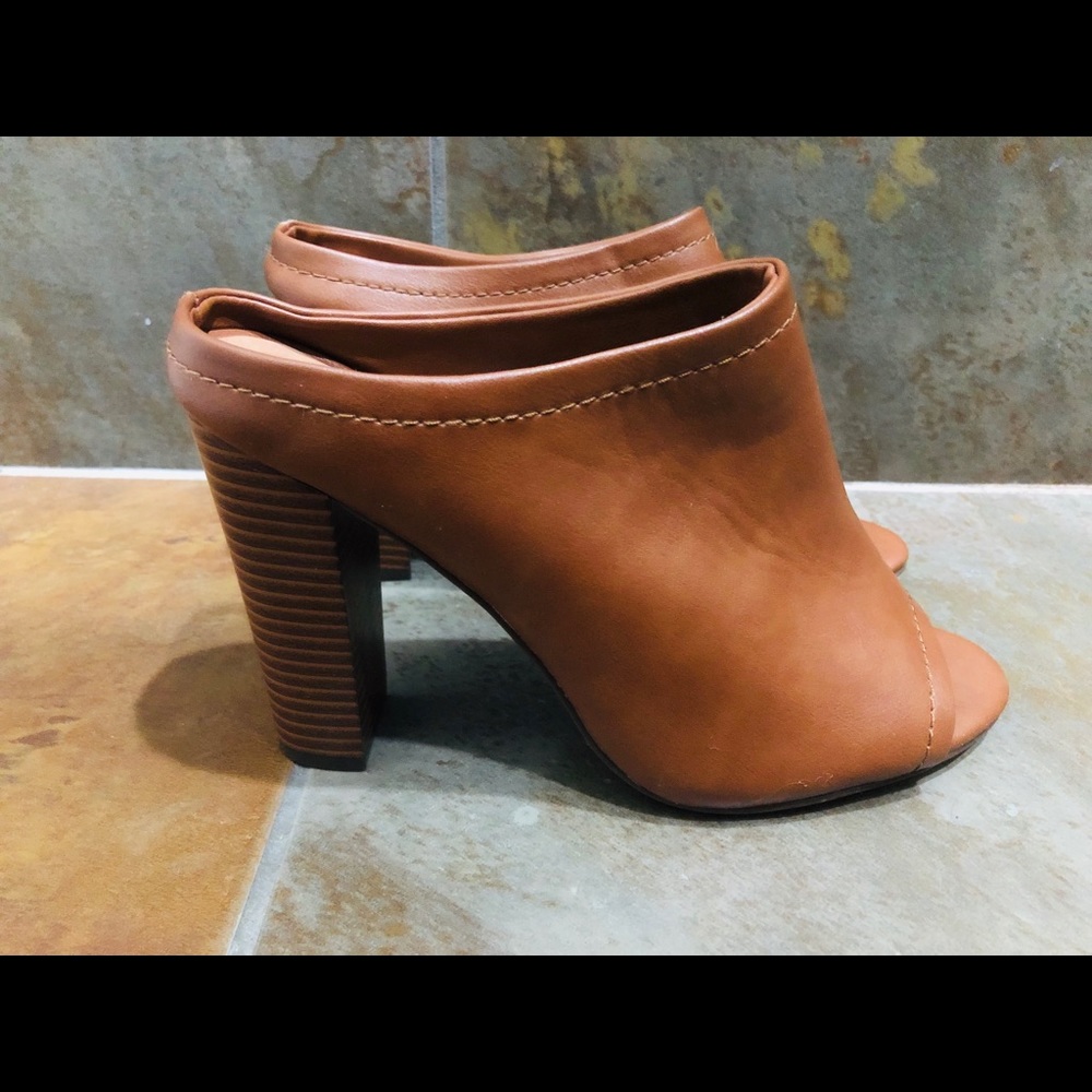 Open toed heel sandal